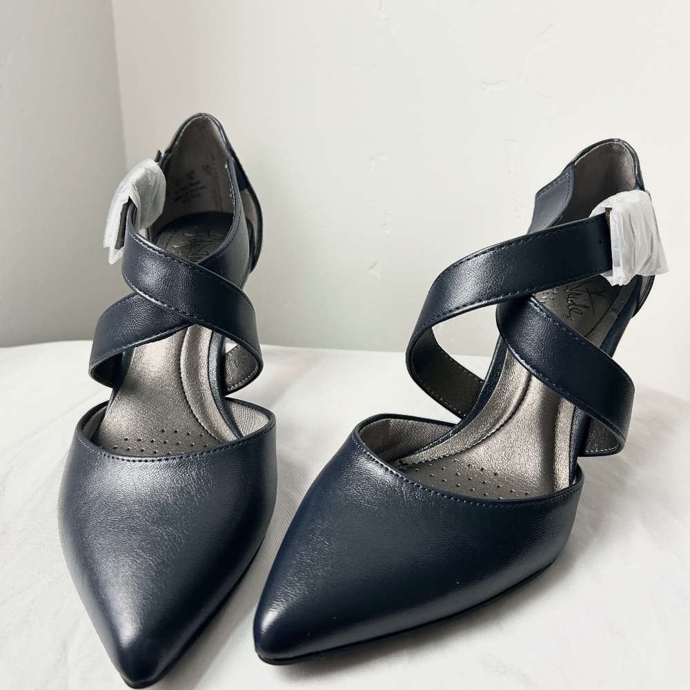 NIB Life Stride Women's heels (Navy)